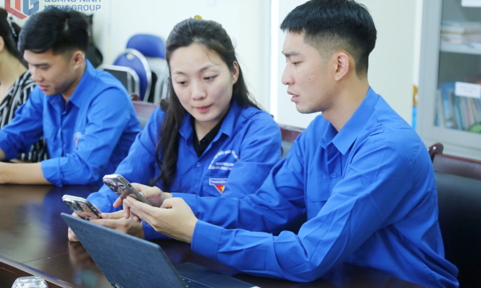 Tạo "sức đề kháng" cho giới trẻ trước "bão" thông tin xấu độc