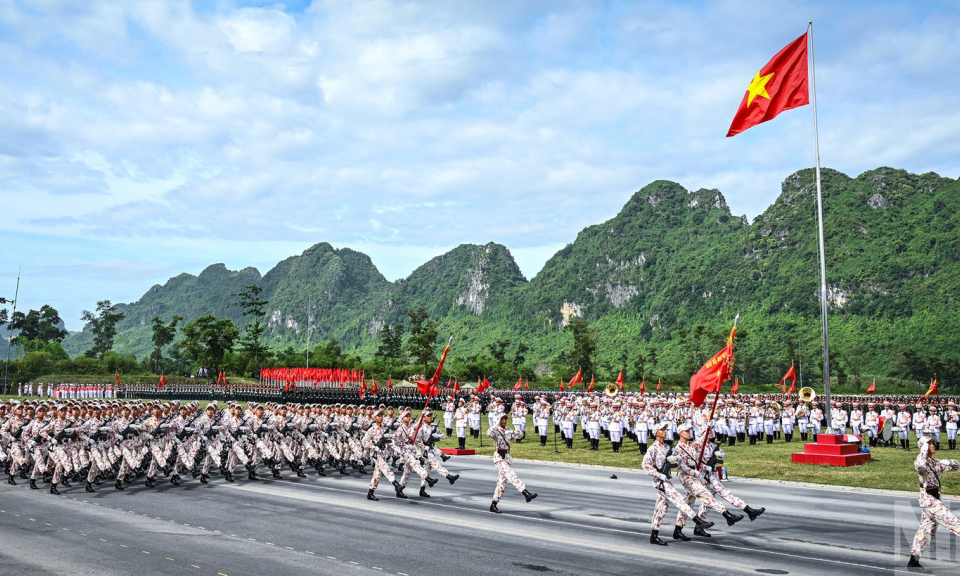 Hình ảnh các chiến sĩ trong buổi tổng hợp luyện diễu binh, diễu hành lần hai sự kiện A80 