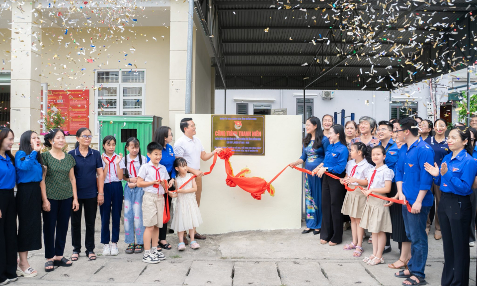 Đoàn Thanh niên UBND tỉnh sôi nổi thi đua chào mừng Đại hội Đảng các cấp