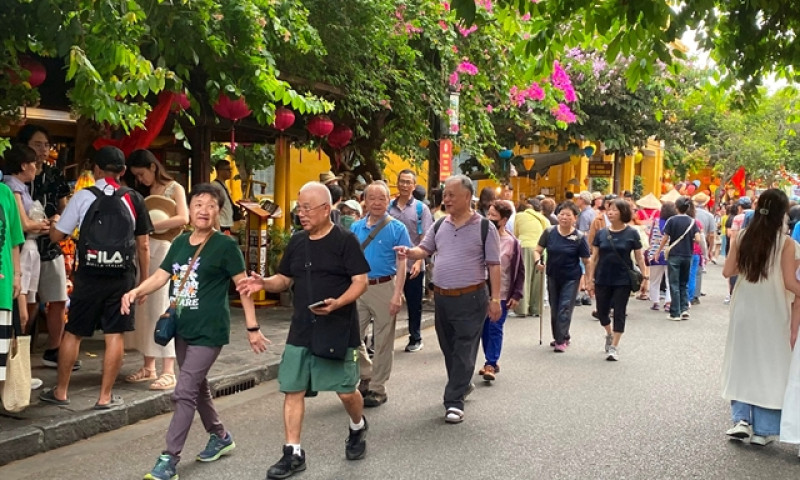 Việt Nam welcomes 12.23 million international visitors in seven months, up 22% year-on-year