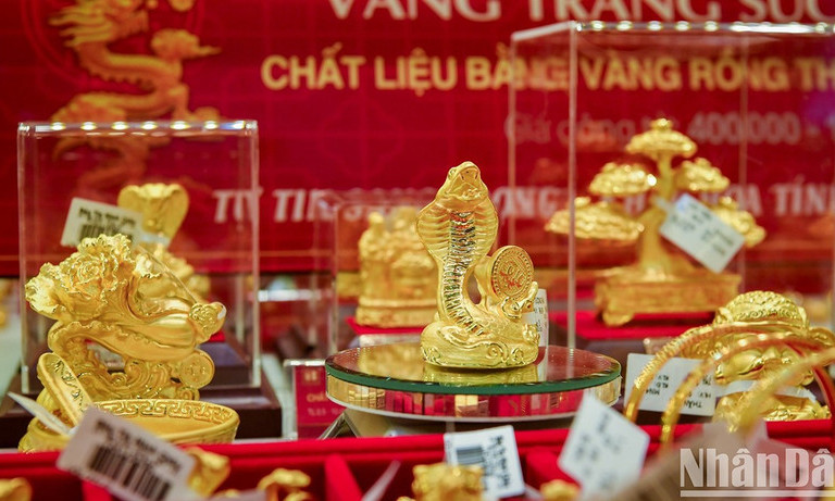 Giá vàng ngày 7/8: Trong nước duy trì ở mức cao, thế giới quay đầu giảm