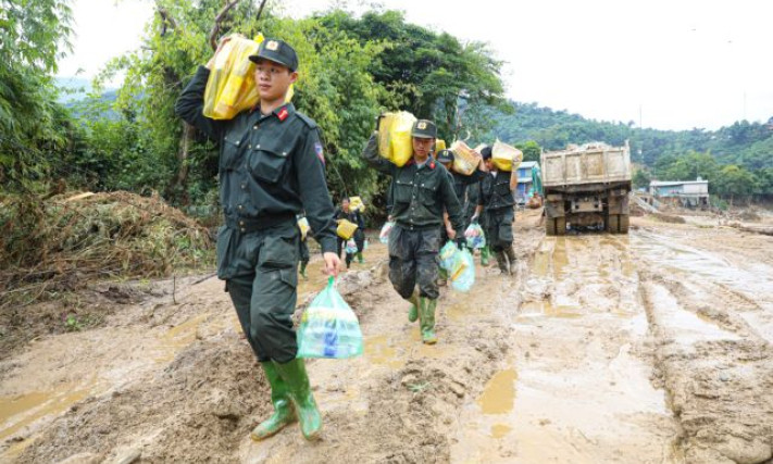 PM requests urgent actions to support residents affected by natural disasters