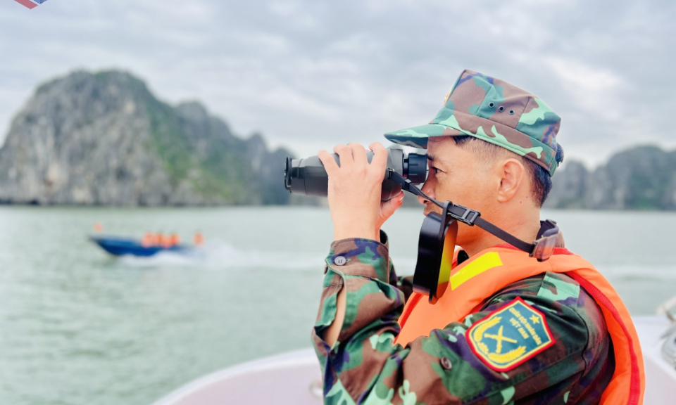 Provincial military command launches 24/7 patrols on Ha Long bay