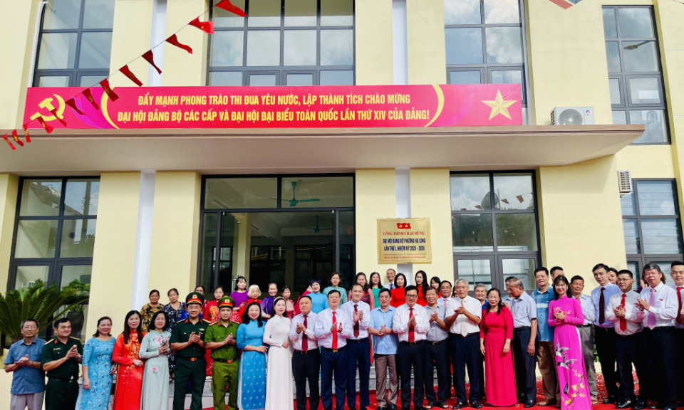 Phường Hạ Long gắn biển công trình chào mừng Đại hội đại biểu Đảng bộ phường lần thứ I