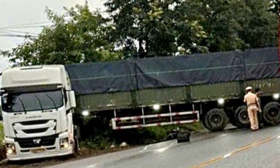 Xe đầu kéo va chạm 2 xe máy trên Quốc lộ 20 khiến 1 người tử vong