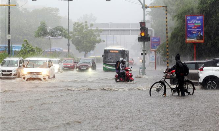 Mưa lớn gây ngập lụt nặng tại thủ đô Ấn Độ