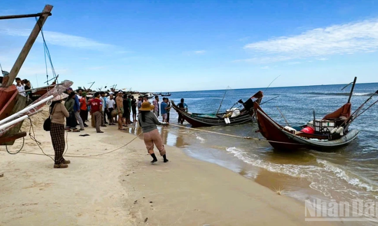 Khẩn trương tìm kiếm người mất tích trên sông, biển tại Quảng Trị