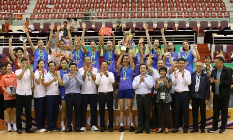 Tuyển bóng chuyền nữ Việt Nam nhận thưởng 1,2 tỉ đồng sau chức vô địch SEA V.League