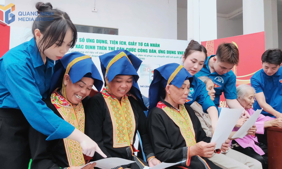 Tuổi trẻ xung kích, tiên phong hỗ trợ giải quyết TTHC