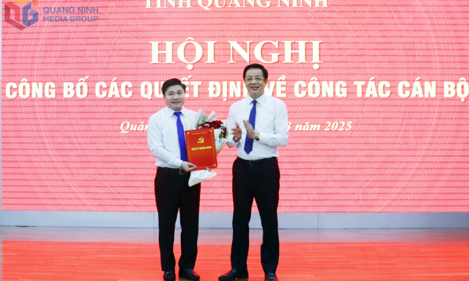 MTTQ tỉnh: Công bố, trao quyết định Chủ tịch Hội Chữ Thập đỏ tỉnh