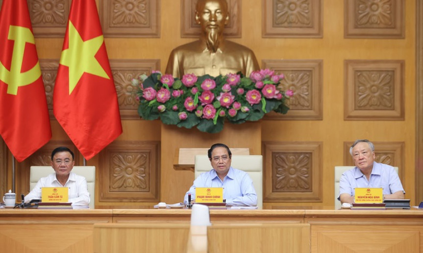 Thủ tướng: Khẩn trương hoàn thiện, trình Bộ Chính trị hai nghị quyết đột phá về giáo dục – đào tạo và chăm sóc sức khỏe nhân dân