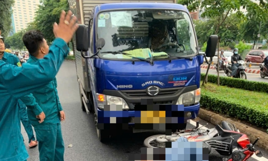 Truy tìm tài xế tông trúng hai cha con đi xe máy ở TP.HCM rồi bỏ trốn