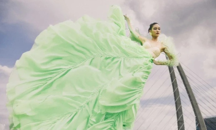 Vietnam’s Next Top Model 'treo' người mẫu lơ lửng trên cao là thái quá?