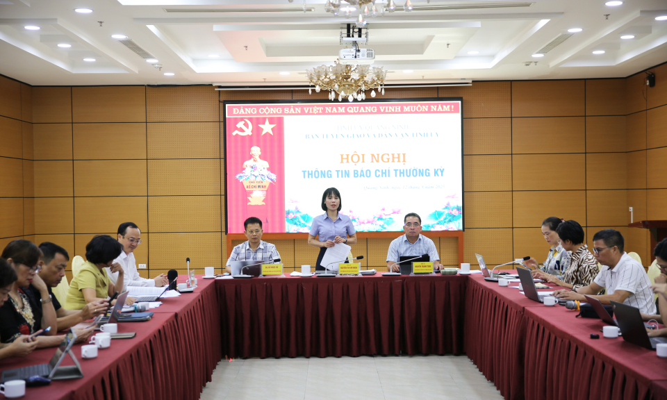 Hội nghị thông tin báo chí thường kỳ tháng 8