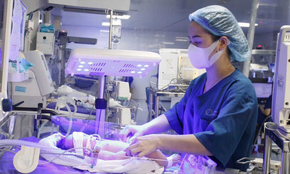 Chăm sóc, điều trị cho trẻ sinh non