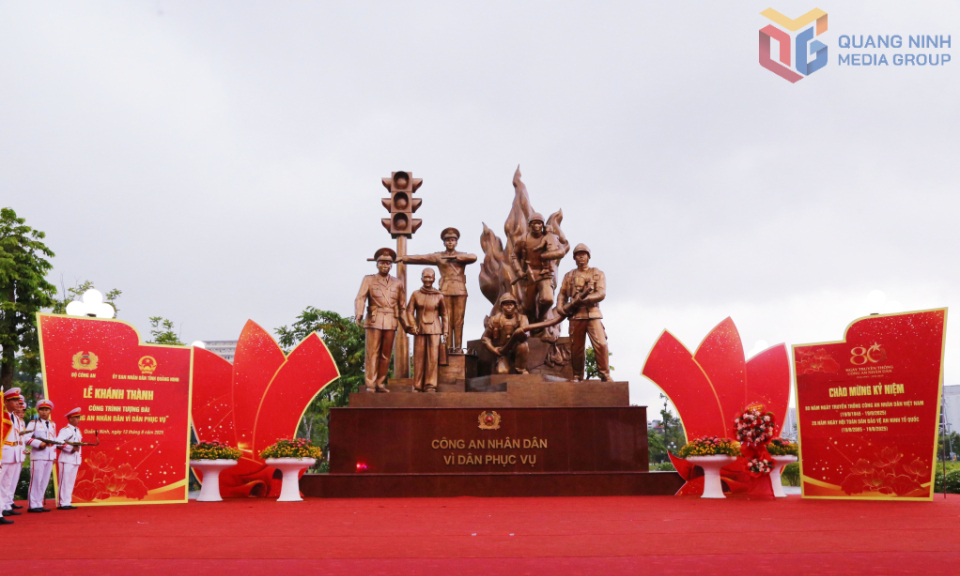 Khánh thành công trình Tượng đài “Công an Nhân dân vì dân phục vụ”
