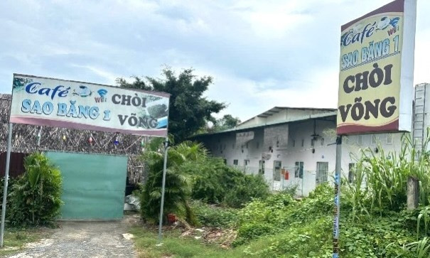 Bắt giữ chủ quán cà phê ở Đồng Nai cho 4 nữ tiếp viên bán dâm trong các chòi
