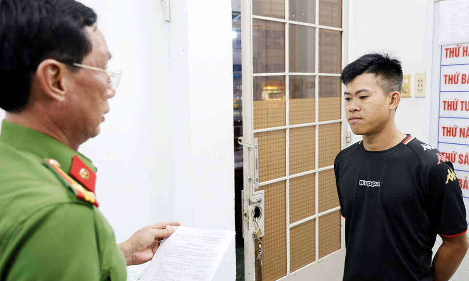 Bắt giữ đối tượng cho vay lãi nặng, chụp ảnh khỏa thân con nợ để uy hiếp
