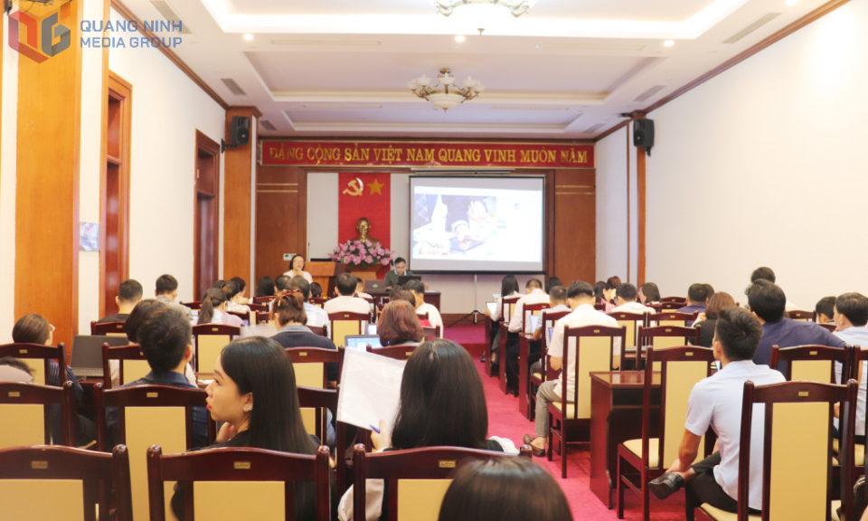 Tập huấn về đăng ký kinh doanh cho CBCC 54 xã, phường, đặc khu 