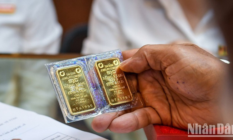 Giá vàng ngày 14/8: Vàng miếng SJC tăng vọt sát mốc 125 triệu/lượng