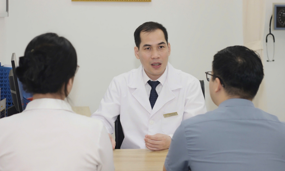 Thầy thuốc Ưu tú Phạm Việt Hùng: “Bàn tay vàng” hai thập kỷ chinh phục kỹ thuật phẫu thuật nội soi phức tạp