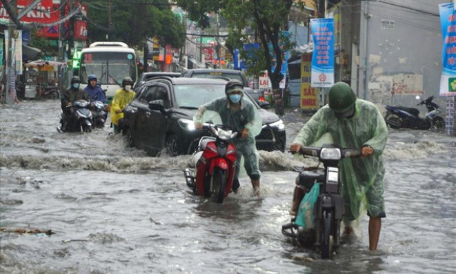 Miền Bắc và miền Trung bước vào đợt mưa dông dài ngày