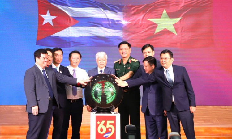 Sau 30 giờ phát động, Chương trình ủng hộ nhân dân Cuba đạt mục tiêu tối thiểu 65 tỷ đồng