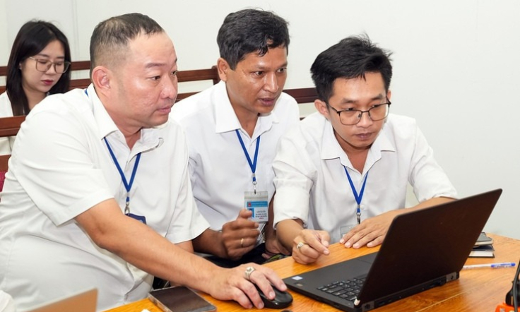 Bộ Nội vụ hướng dẫn 'gỡ vướng' tuyển dụng, xếp ngạch công chức, xếp lương Ban Chỉ huy quân sự xã