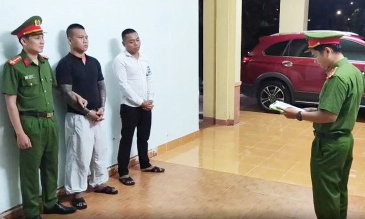 Tạm giữ thanh niên rút súng bắn chỉ thiên, dí vào đầu dọa chủ quán bida