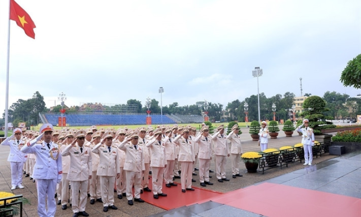Party, State leaders pay tribute to President Hồ Chí Minh