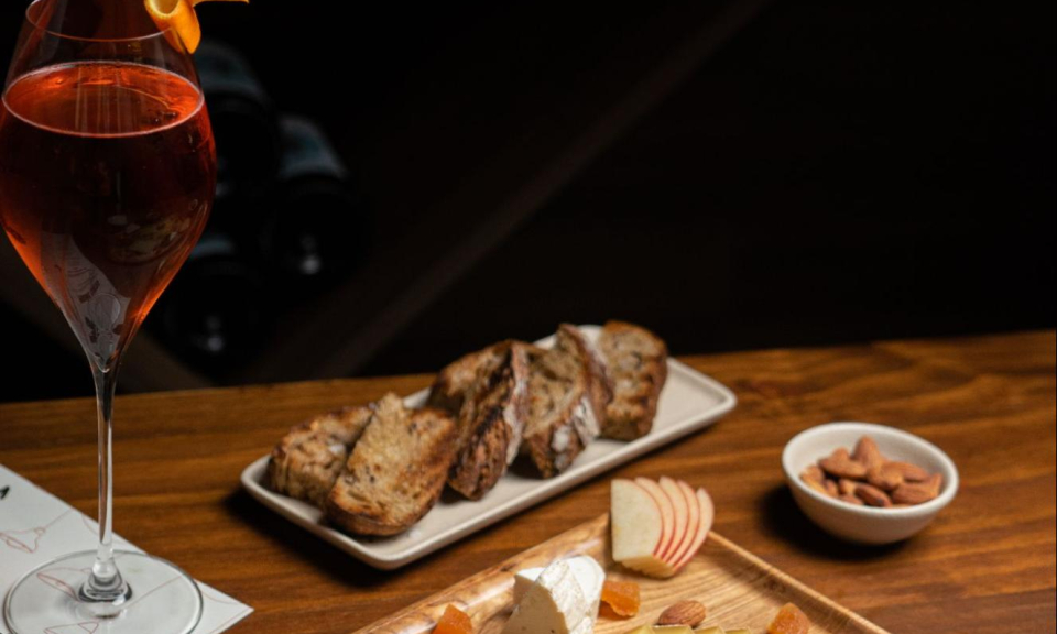 Caliz - Best Wine Bar Da Nang: Trải nghiệm wine tasting và chill giữa lòng thành phố biển