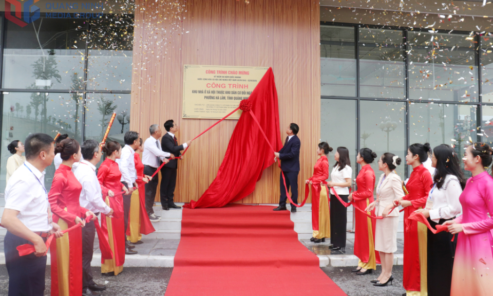 Khánh thành, gắn biển công trình nhà ở xã hội thuộc khu dân cư đồi Ngân hàng