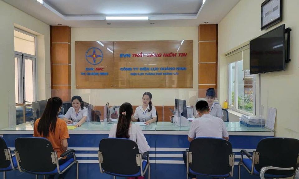 PC Quảng Ninh ký kết lại hợp đồng mua bán điện với tất cả các khách hàng mua điện trên địa bàn toàn tỉnh