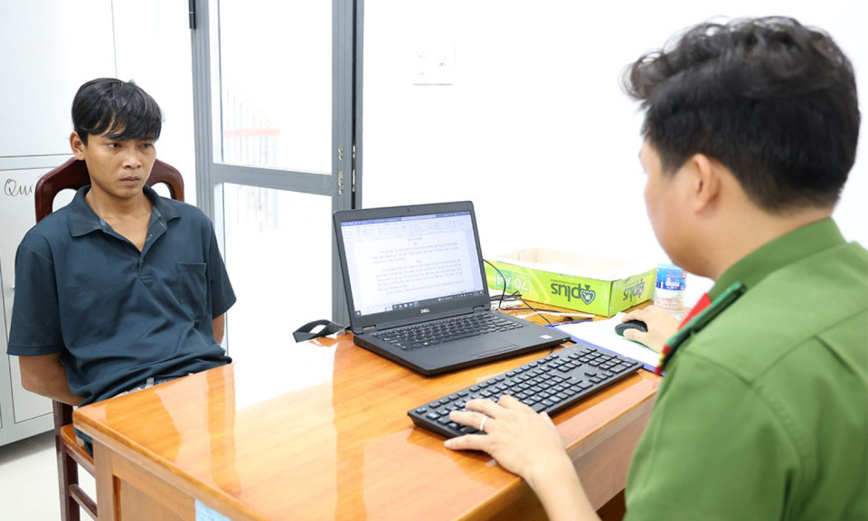 Bắt đối tượng đánh đập tàn nhẫn rồi hiếp dâm thiếu nữ đi cùng bạn nam
