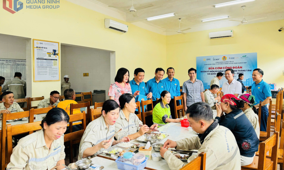 Ấm áp “Bữa cơm công đoàn”
