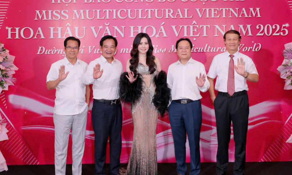 Vì sao diễn viên đi chấm thi hoa hậu nhiều thế?