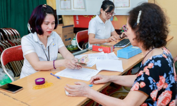 Không đóng BHXH, cán bộ xã nghỉ tinh giản được trợ cấp gì?