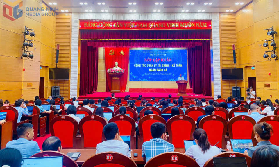 Tập huấn công tác quản lý tài chính – kế toán ngân sách xã