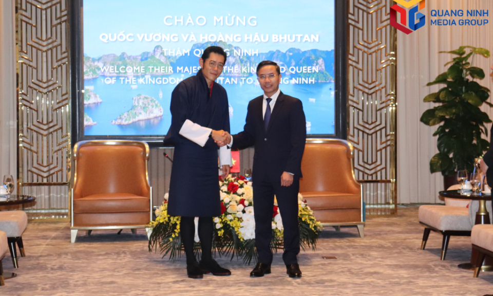 Chủ tịch UBND tỉnh Phạm Đức Ấn chào xã giao Quốc vương Bhutan