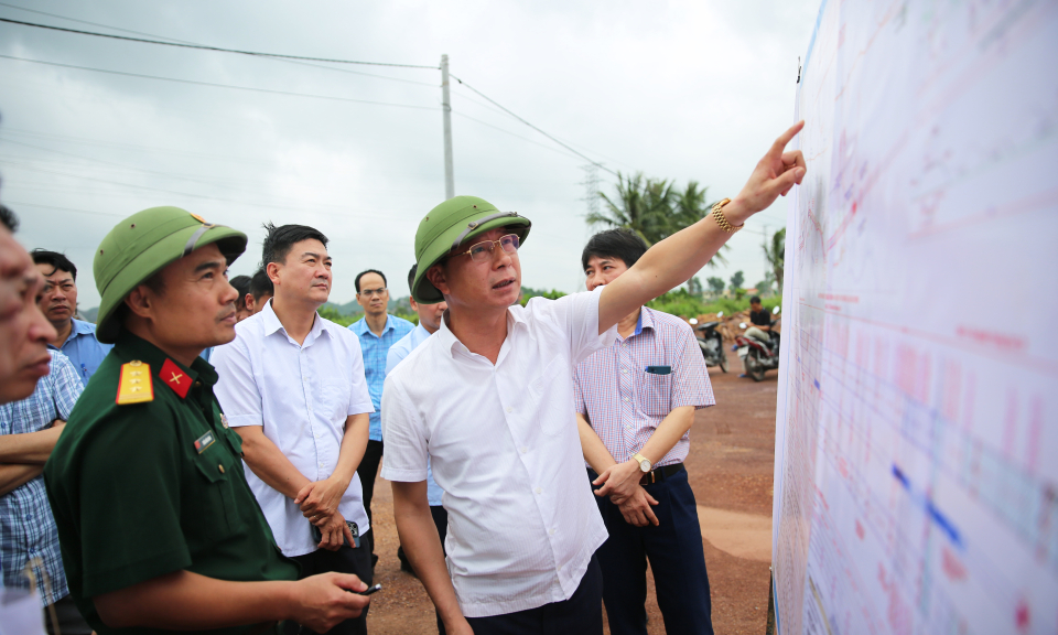Phó Chủ tịch UBND tỉnh Lê Văn Ánh kiểm tra tiến độ một số dự án trọng điểm