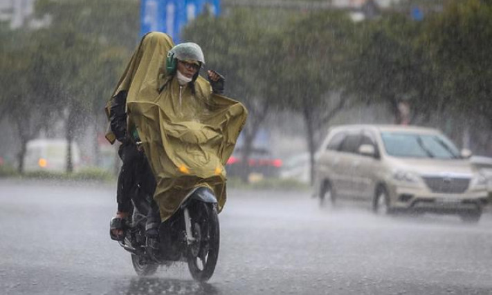 Mưa dông lan rộng khắp cả nước