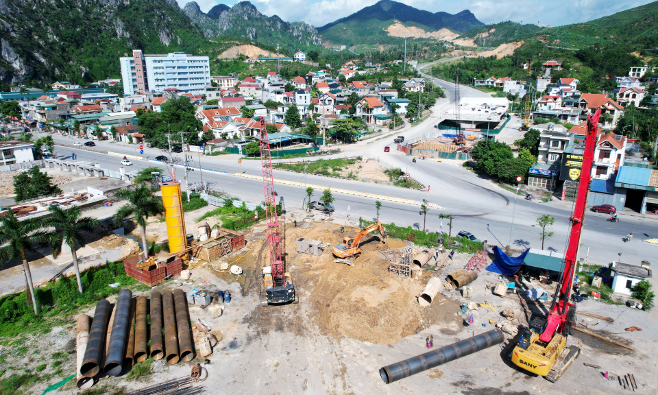 Huy động tối đa nhân lực, thiết bị thi công, cải tạo QL279