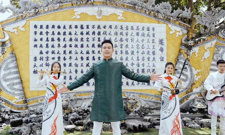 Ca sĩ đạt Huy chương Vàng âm nhạc quốc tế ra mắt MV “Truyền thống Việt Nam”