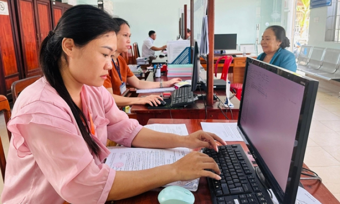 Đóng BHXH ở công ty ngoài có ảnh hưởng việc xét tinh giản?
