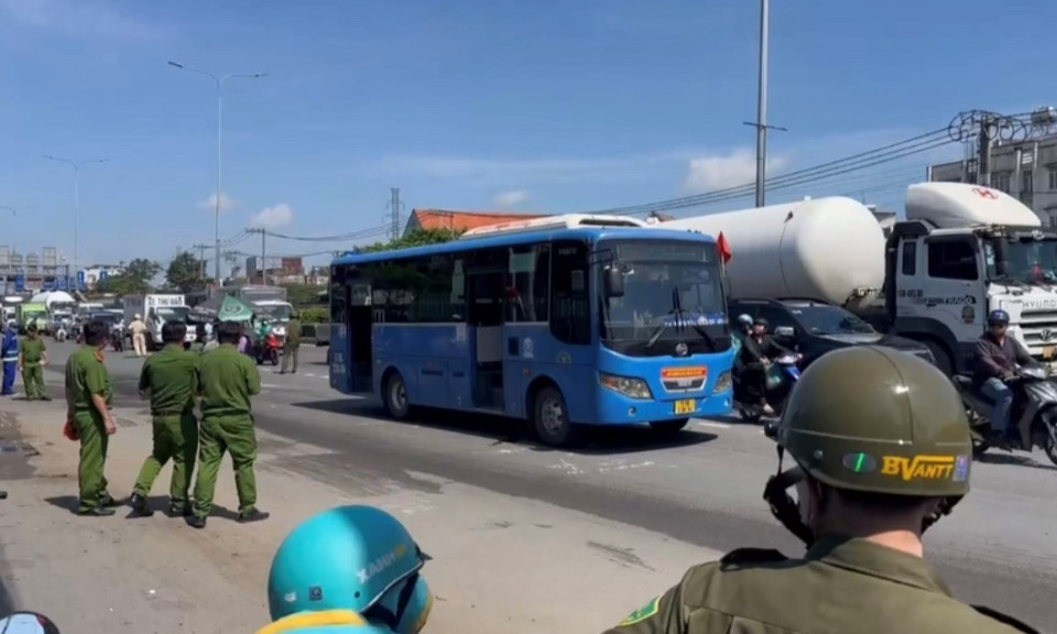 Nữ sinh viên tử vong sau va chạm với xe buýt ở TPHCM