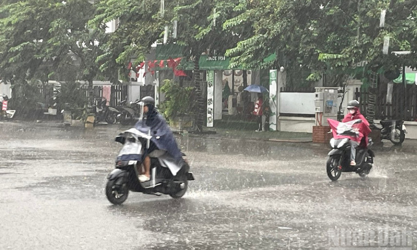 Ngày 23/8: Bắc Bộ, Nam Bộ có mưa rào và dông rải rác, cục bộ có nơi mưa to