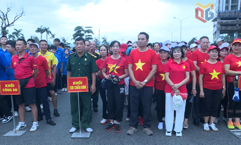 1.500 người hưởng ứng chương trình chạy bộ “Tiến bước dưới cờ Đảng”