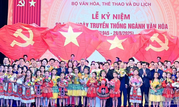 Bộ Văn hóa, Thể thao và Du lịch đón nhận Huân chương Lao động hạng Nhất dịp kỷ niệm 80 năm Ngày truyền thống