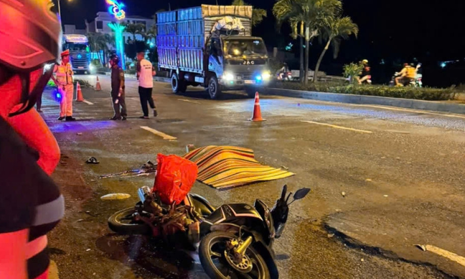 Tài xế xe đưa đón công nhân gây tai nạn làm chết người rồi chạy tiếp