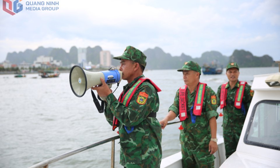 Hải đội 2, BĐBP tỉnh: Tích cực kêu gọi tàu thuyền vào khu tránh trú bão an toàn